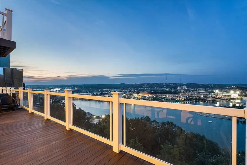 Luxury Skyline-Experience Walk to Overlooks - Image 1