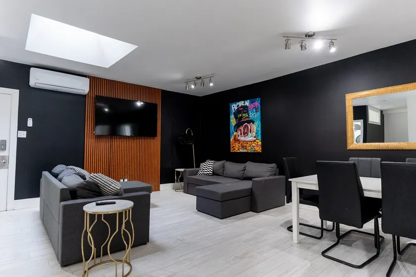 Quebec City Royal Suite – Free Parking - Image 1