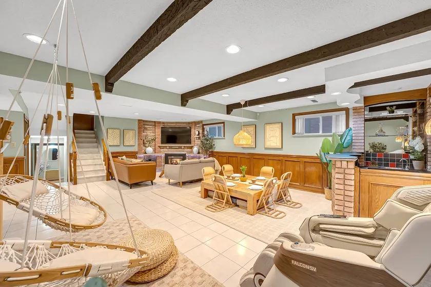Sauna, Hot Tub & Massage Chair · Spa Suite - Image 1