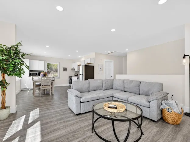 The Hamlet Dream Stays River View Apartment - Image 1