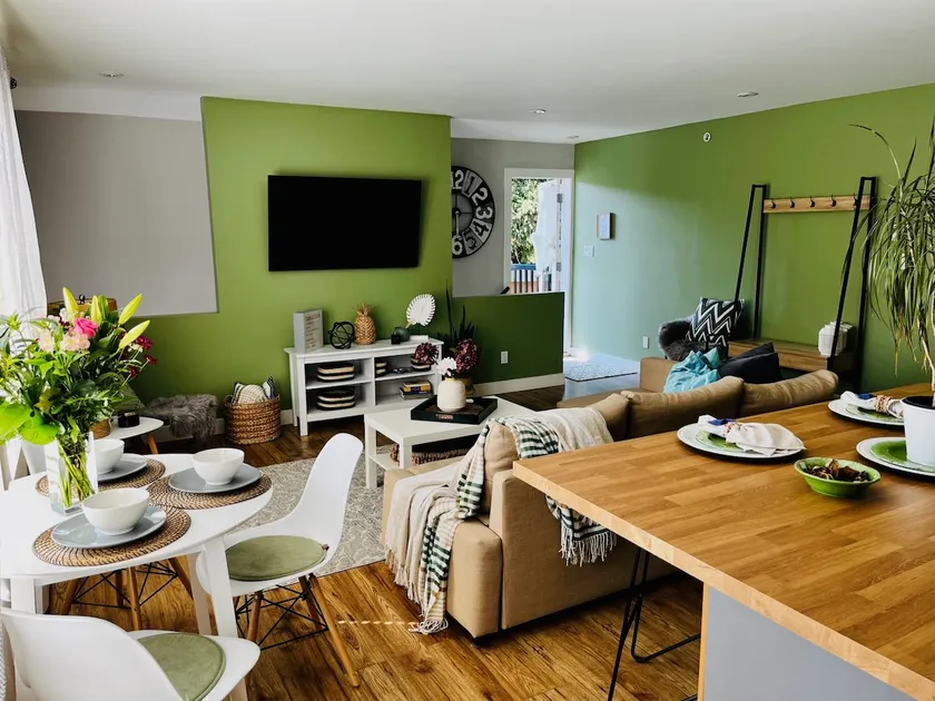 Modern Maple Flat - Image 1