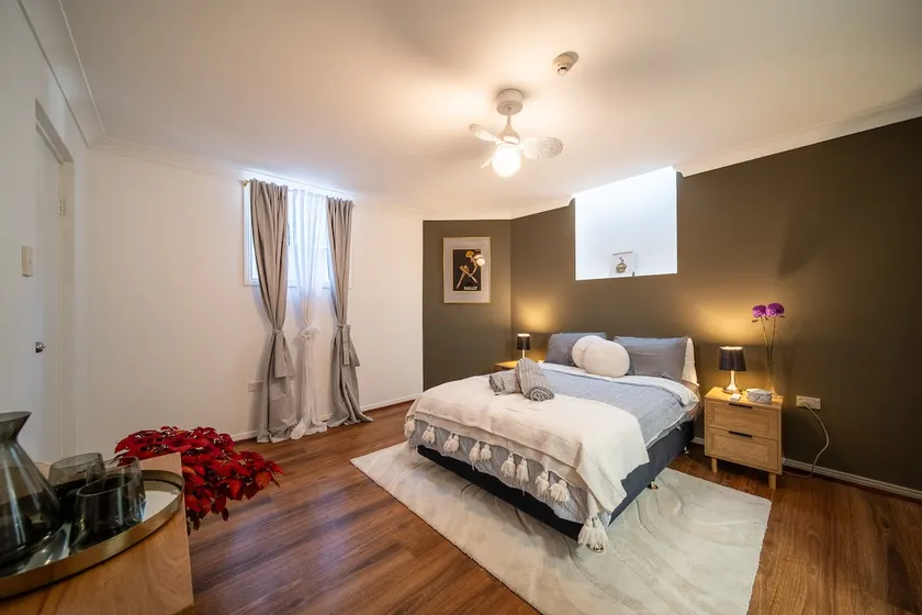Large Surry Hills Home Sleeps 4 Parking - Image 1