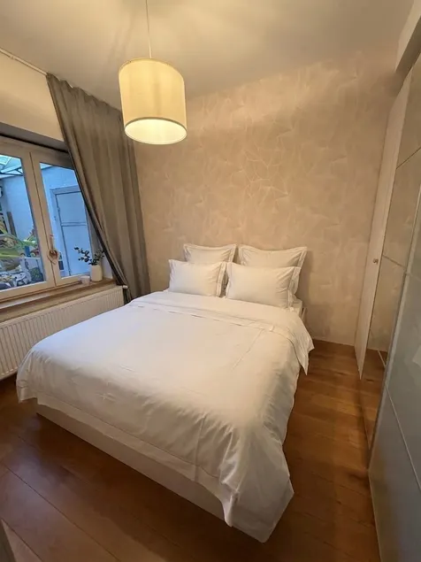 Charming Central Apartment with Private Garden - Image 1