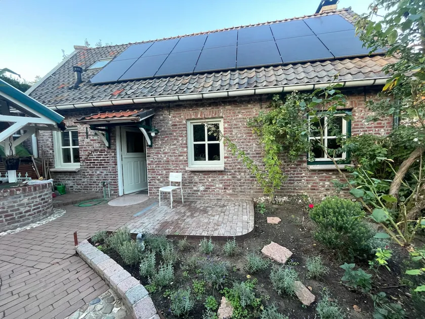 Rural village cottage - Image 1