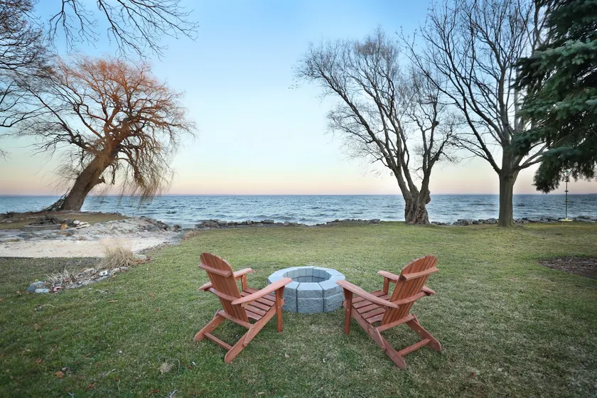 Shorelane Sunrise Waterfront Lake House - Image 1