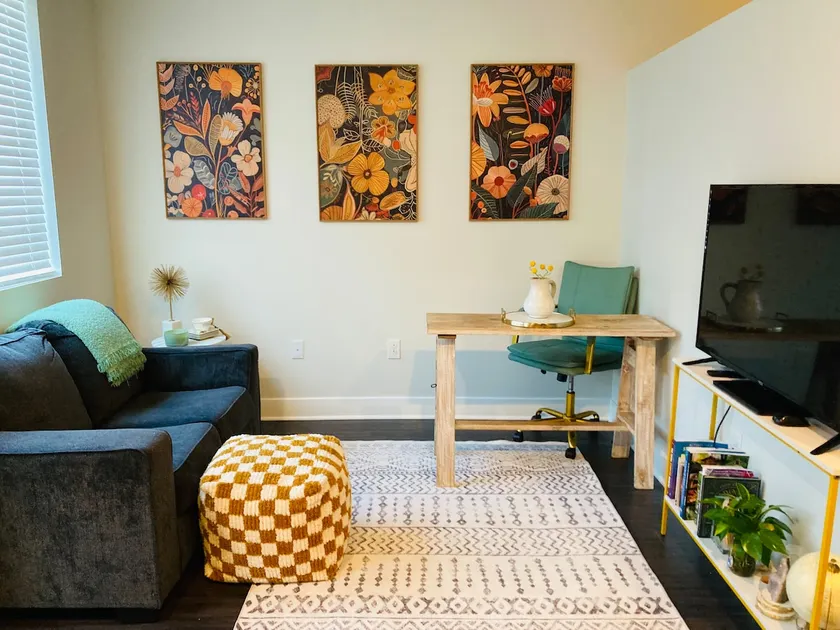 City Escape With Relaxed Vibes - Image 1