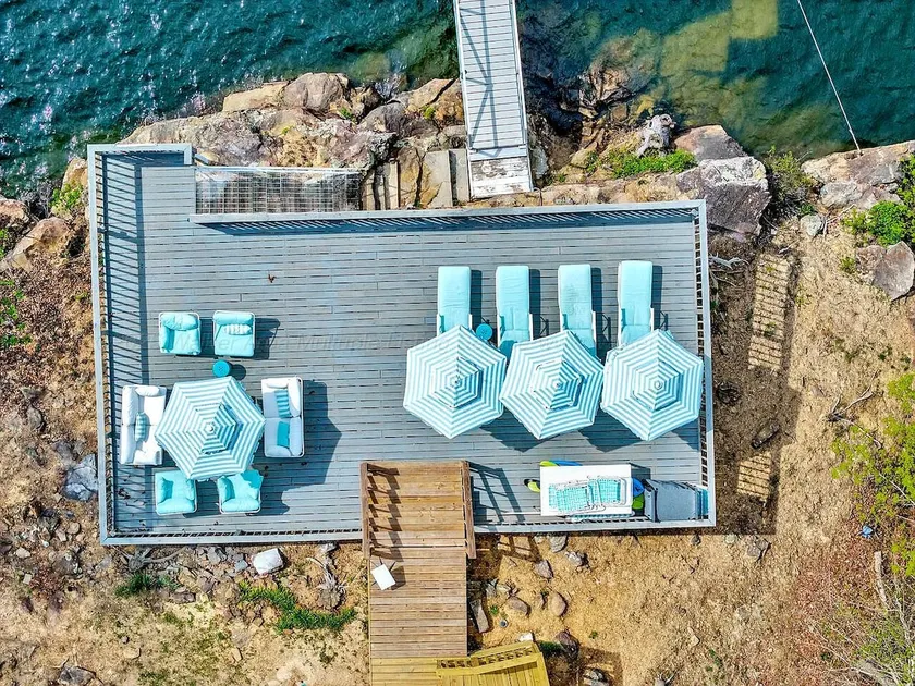 Lakefront-Hot Tub-Outdoor Shower- Deep Water-Dock - Image 1