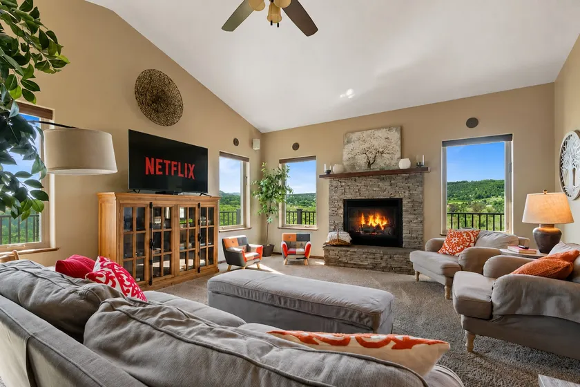 Black Hills View • Deck • Fireplace •DT 4 mins •WD - Image 1