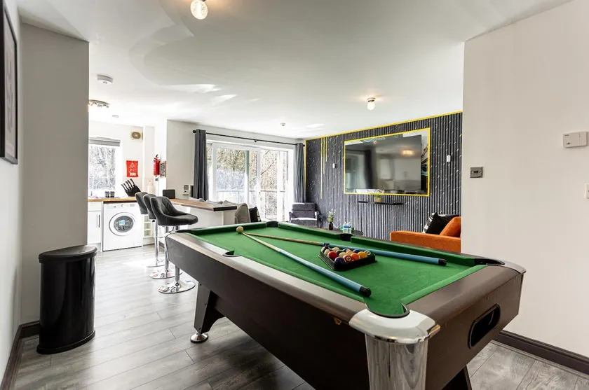 Cosy Cruise Cribs - WINDSOR FREE PARKING - Image 1