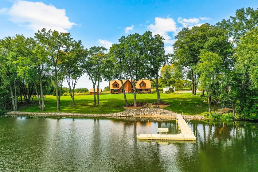 Private Retreat w/ HUGE Sport Court (indoor) - Image 1