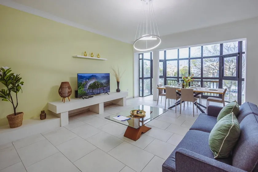 Spacious 3BR Retreat Overlooking Marina - Image 1