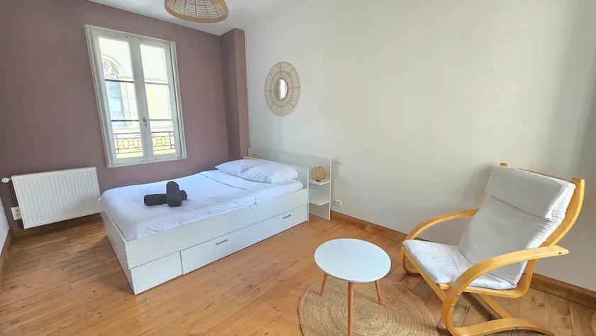 Spacious house 8p - 4 beds Niort Gare - Image 1