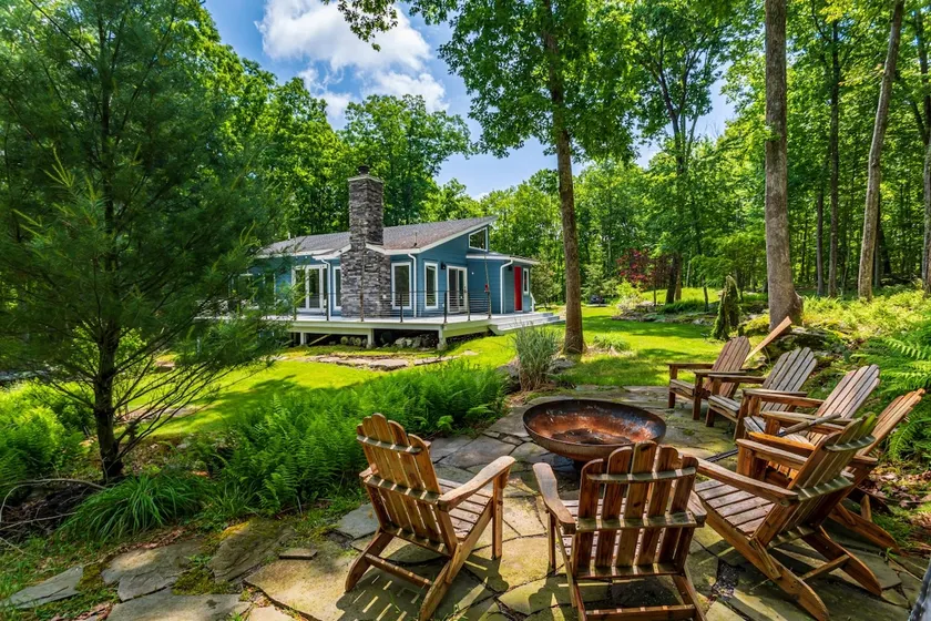 NEW: Sunny Modern Home in Narrowsburg - Image 1
