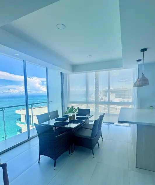 Oceanfront apartment in Salinas - Image 1