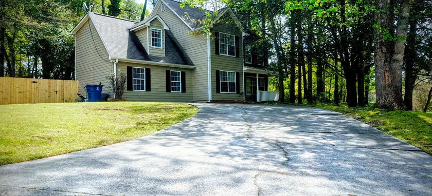 Nice 4BR Retreat | Sleeps 10 - Image 1