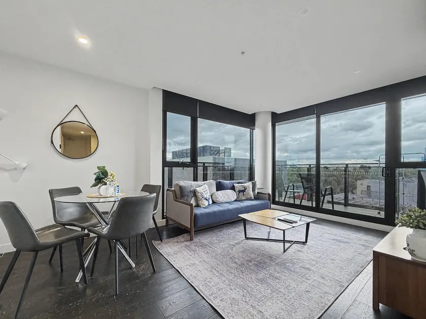 Urban Stay Box Hill 2BR | Prime Location - Image 1