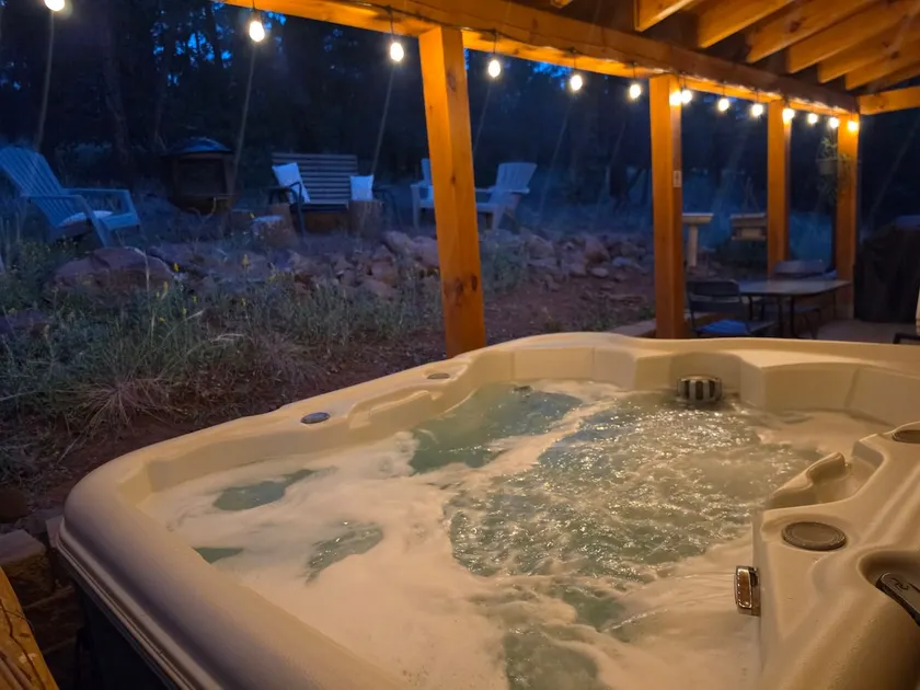 Forest Lodge - FREE Hot Tub *Central Flagstaff* - Image 1