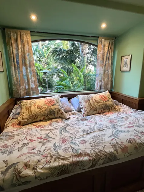 Charming Tiny House in Tropical Garden - Image 1