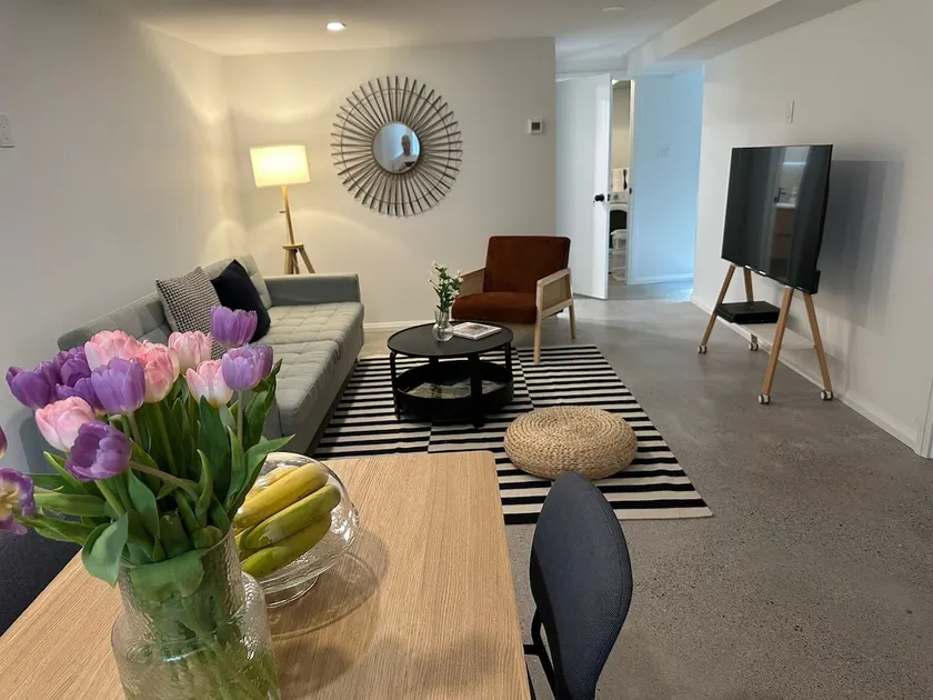 Cosy Bsmt Suite - Walk to Lake, High Park & Subway - Image 1