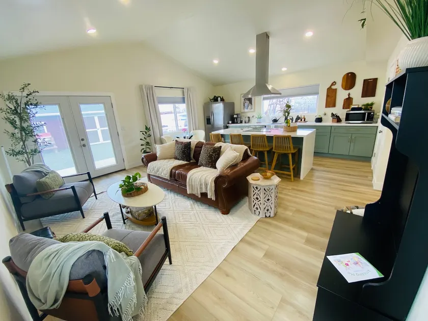 Ranch Guest House, 2 King Beds, Horse Friendly - Image 1