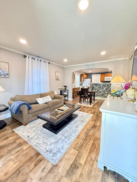 Cozy Stay• Sleeps 8•Steps to Zoo•Near Civic Center - Image 1