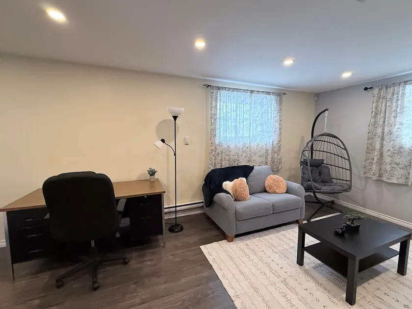 Private basement suite -2 beds - separate entrance - Image 1