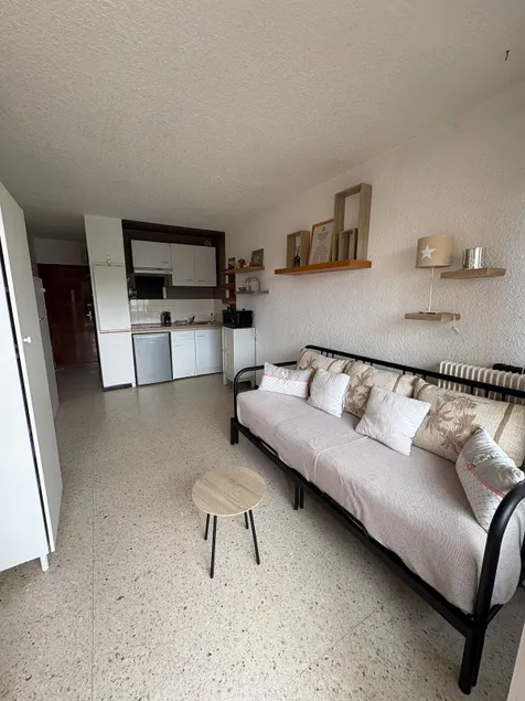 Charming studio between beach and port - Image 1