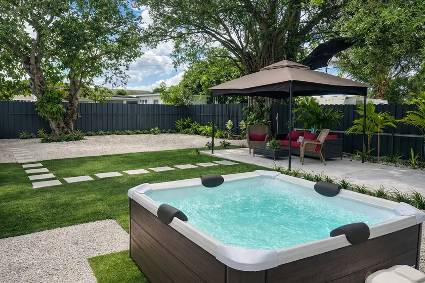 Hard Rock Home Jacuzzi & BBQ Game room - Image 1