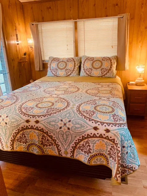 55+ Seniors Only -Pet Friendly -Safe -Clean Unit - Image 1