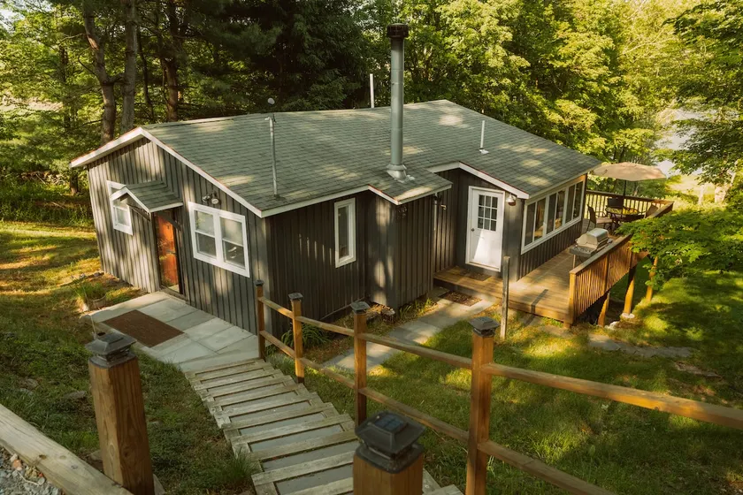 Lakefront Retreat Hot Tub Kenoza Cottage - Image 1