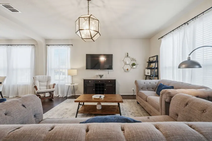 Fall Getaway | 5BR w/ Theater Near Randolph AFB - Image 1