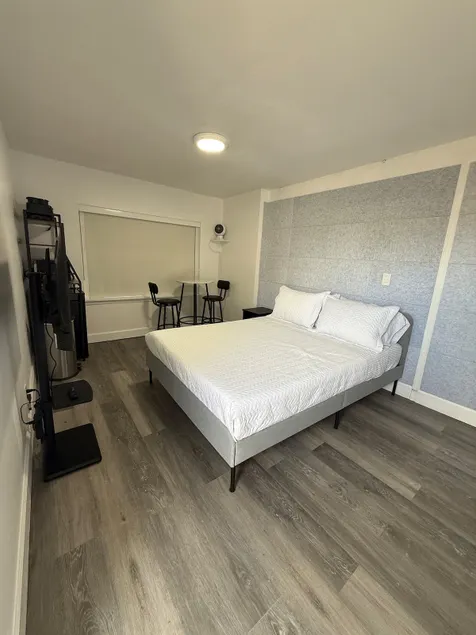 Enjoy a stylish experience at this centrally place - Image 1