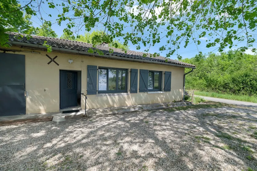 Les 3 Tilleuls Guest House - Image 1