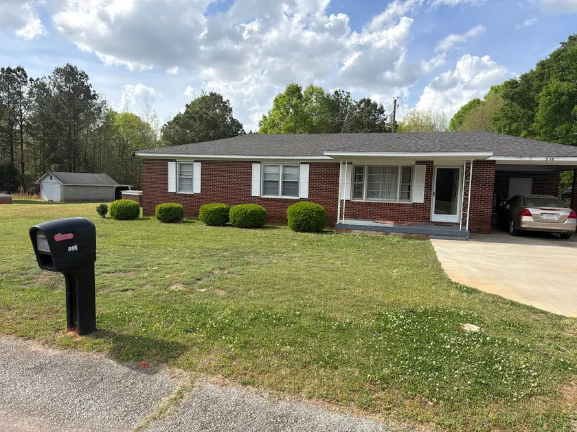 Peaceful country, living home away from home - Image 1