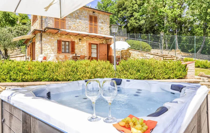 3 bedroom gorgeous home in Montecatini Val Di Cec - Image 1