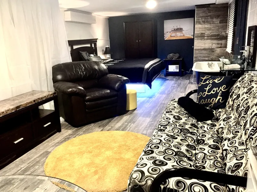 Loft with Private Entrance and Hot Tub # 308903 - Image 1
