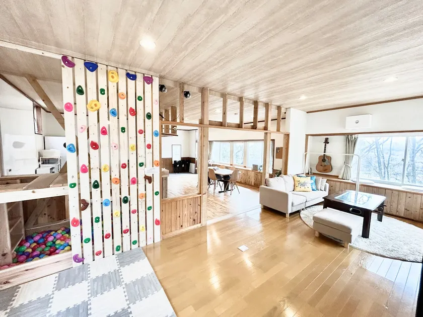 Cleaning fee included for 12 people! You can play, sing, along the river, a whole house rental, large terrace BBQ, building 126㎡, 4 cars, no neighbors - Image 1