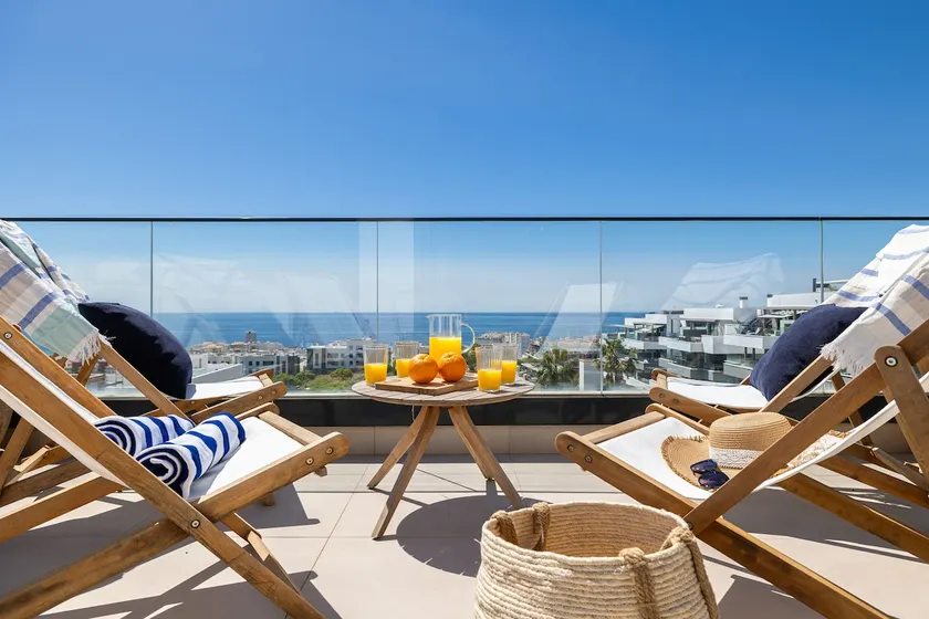 Luxury Penthouse with Jacuzzi, Sea View and Gym - Image 1