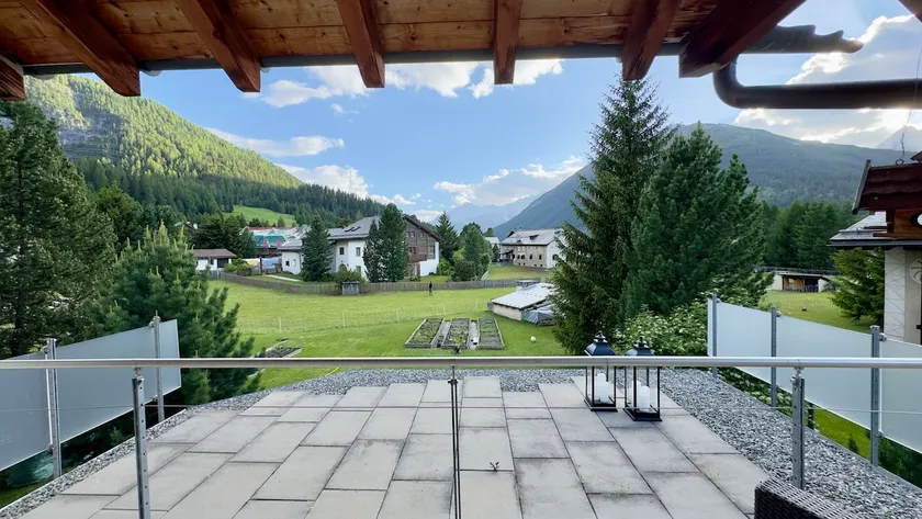 Alpine Home with Lounge - 10 min from St Moritz - Image 1