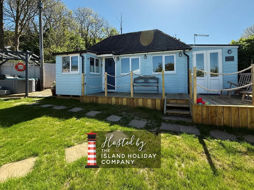 Red Cedars | Lux Lodge | HotTub | Whitecliff Bay - Image 1