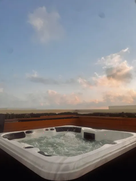 Solea - 2BR Penthouse with Rooftop Jacuzzi & BBQ - Image 1