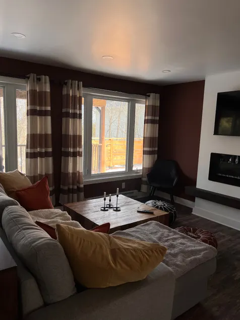 Cozy chalet in Lac-Brome with lake access - Image 1