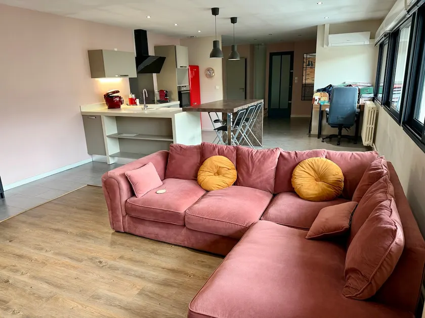 Spacious loft in the heart of the city with parking included - Image 1