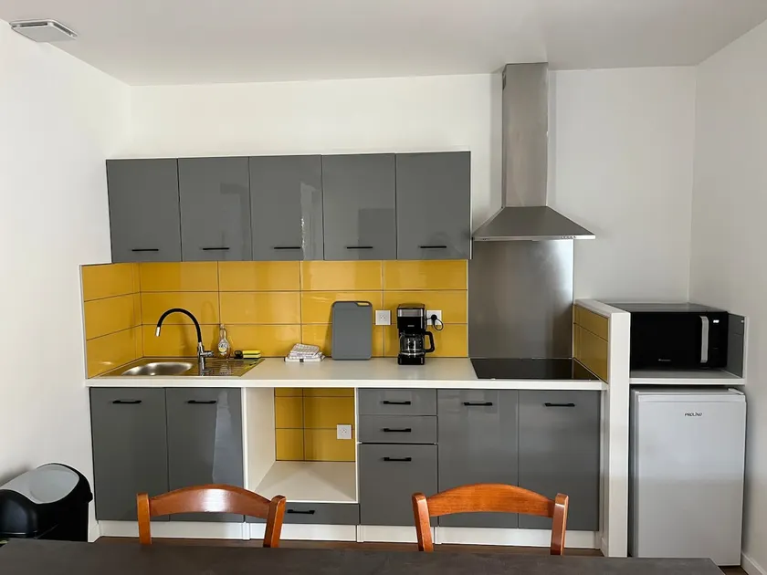 Apartment 7, air-conditioned, 3 bedrooms, 8 people. - Image 1