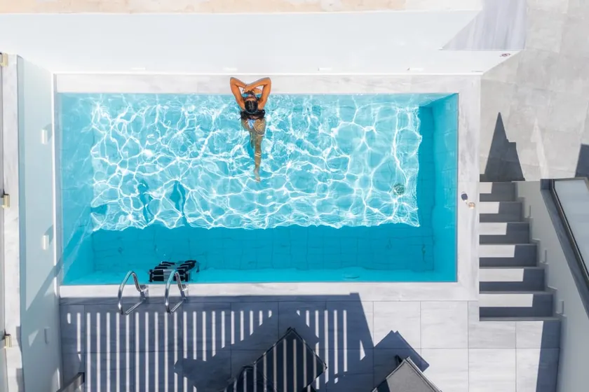 Luxurious villa with huge garden & private Heated pool in paradise environment - Image 1