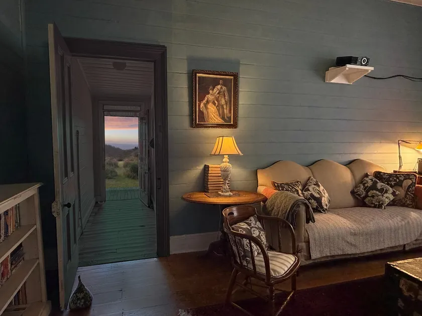 Vintage Mountain Cottage with Incredible View - Image 1