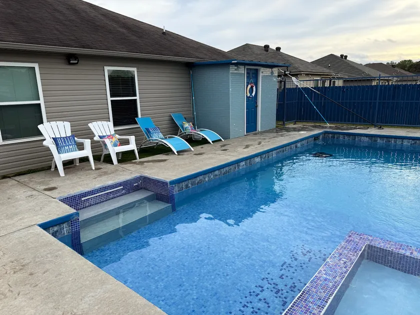 Pool House in Conway - Image 1