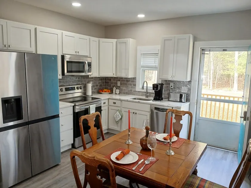 1-bd Sandwich apartment in duplex w/ AC,WiFi,Porch - Image 1