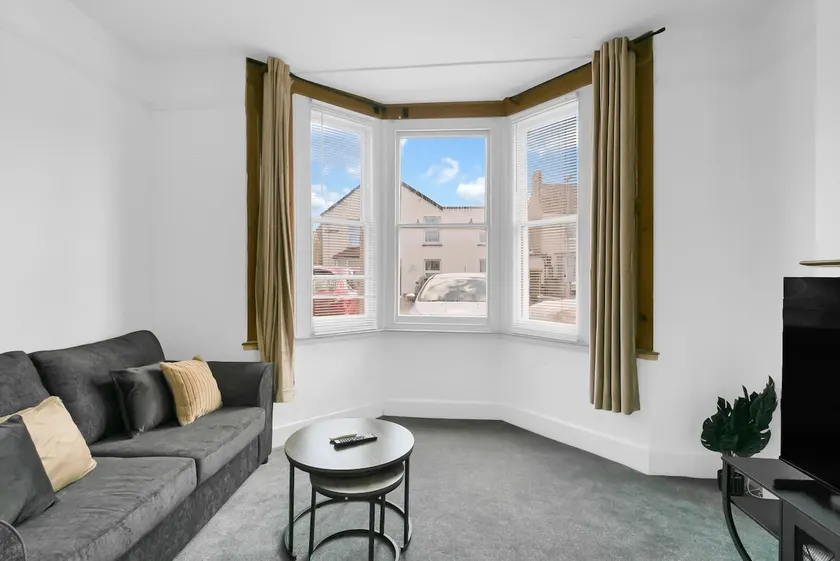 Premium Service Apartment Taunton Ideal for Business and Leisure - Image 1