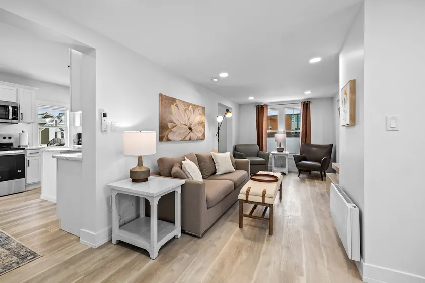 Spacious 3 Bdrm Haven - Steps to Downtown Ch'town - Image 1